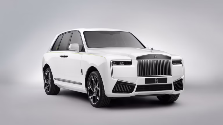 Rolls-Royce Cullinan White rental vehicle