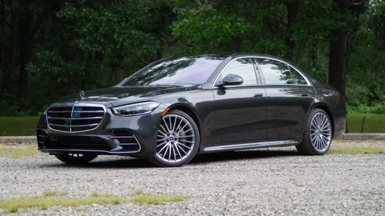 Mercedes Benz S580 rental vehicle