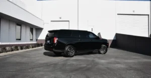 Chevrolet Suburban Z71 2023 — photo 2